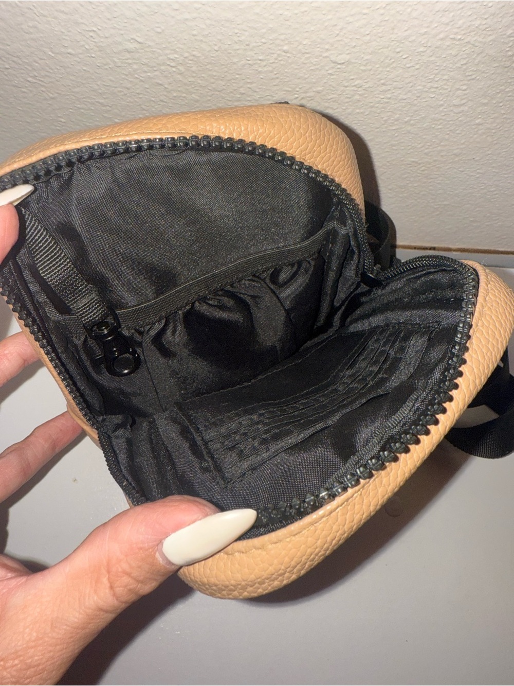 Leather dune Brixley crossbody bag backpack - Picture 4 of 5